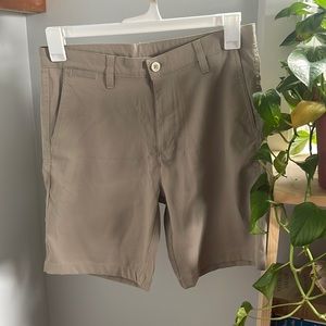IZOD Men’s Golf Shorts 30waist Stretchy Khaki